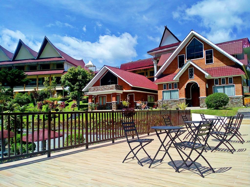Khas Parapat Buitenkant foto